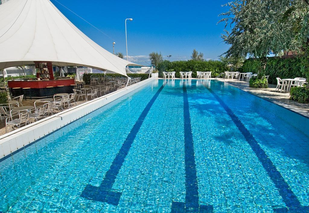 Hotel Mareblu Сенигаллия Экстерьер фото