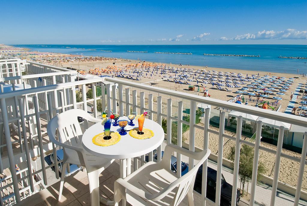 Hotel Mareblu Сенигаллия Экстерьер фото